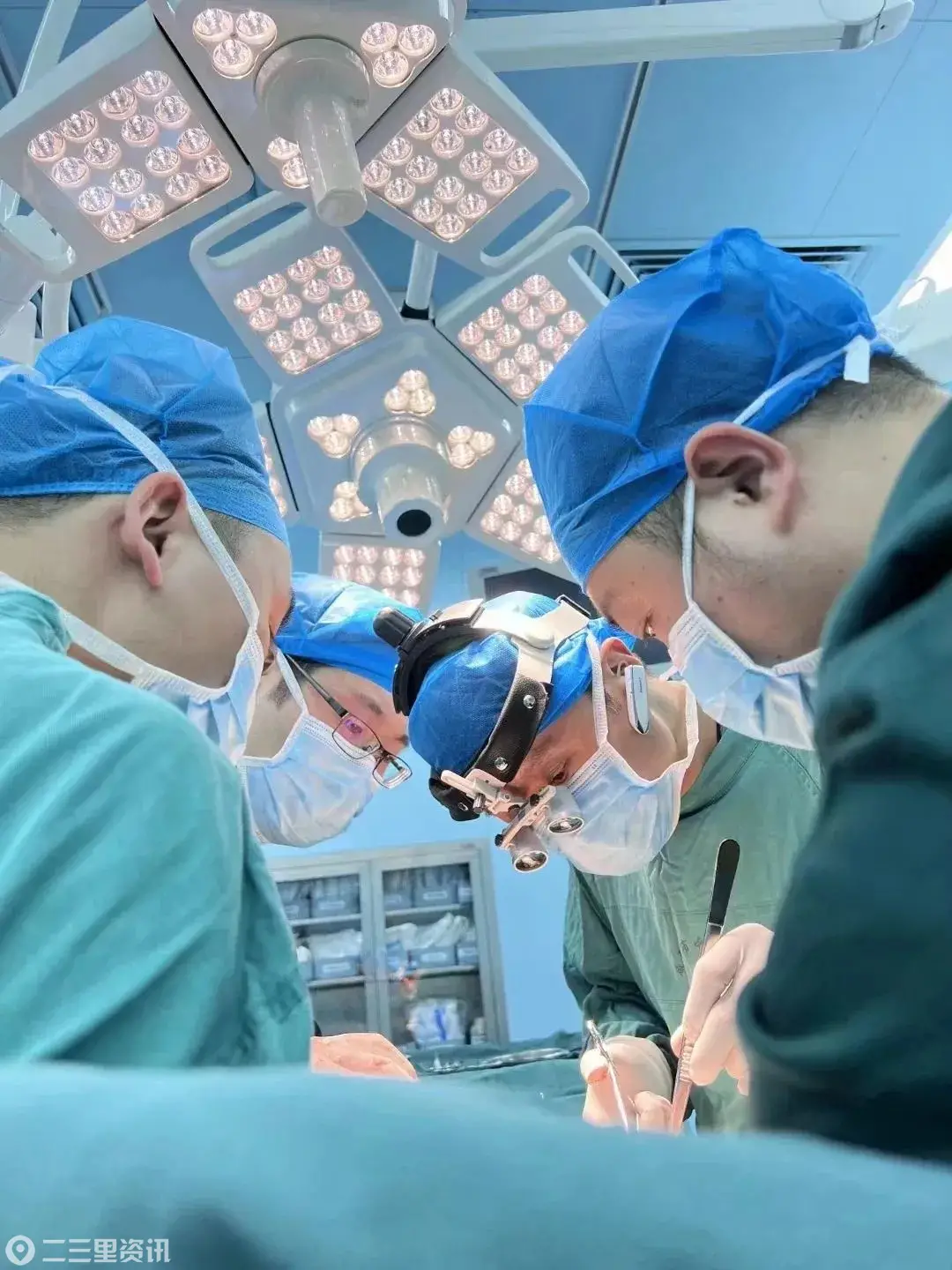 肝脏爆裂，出血3000ml，咸阳市中心医院多学科救治青年转危为安！