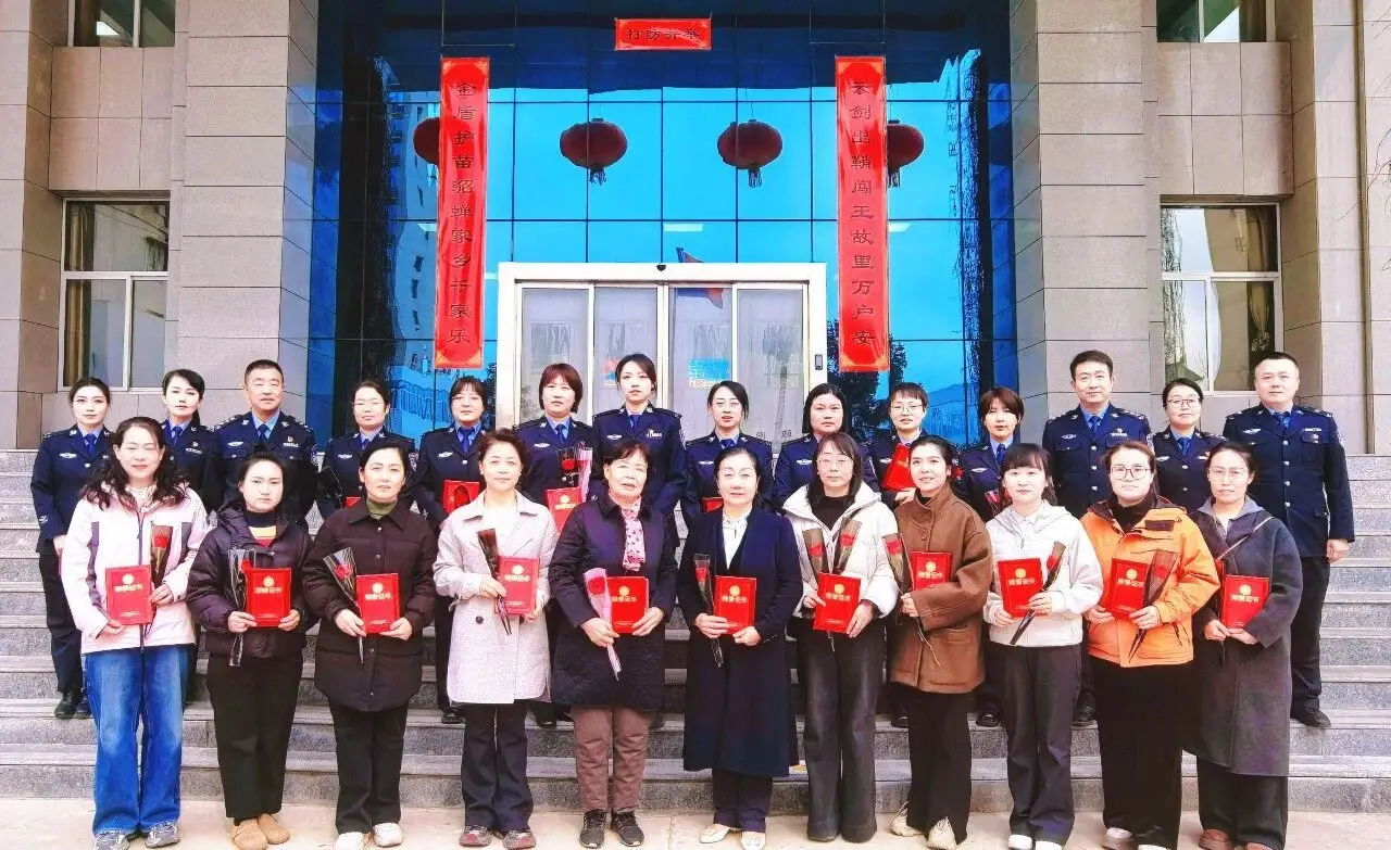 三八妇女节”特辑③丨米脂公安举办庆“三八”座谈表彰活动