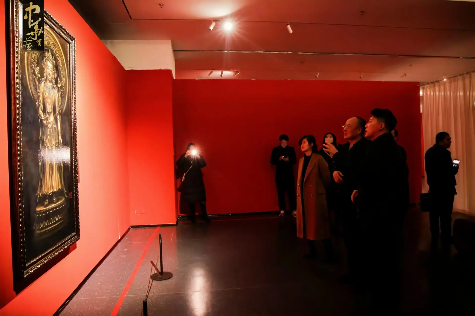 “雨戈超写实油画作品展”西安开幕    90后画家用油画让国宝文物再现神韵