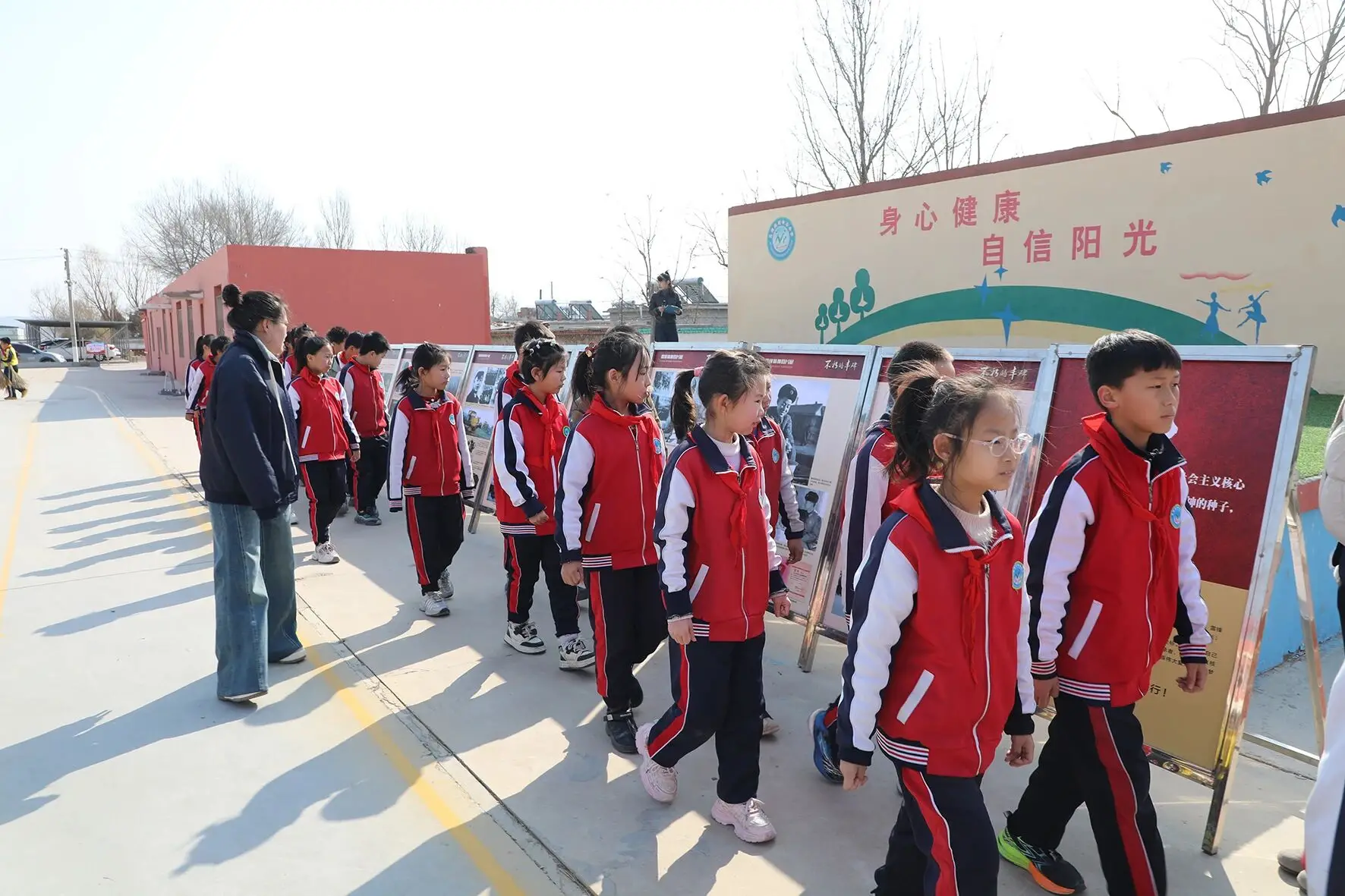 北票市 雷锋精神进校园 红色文化润成长