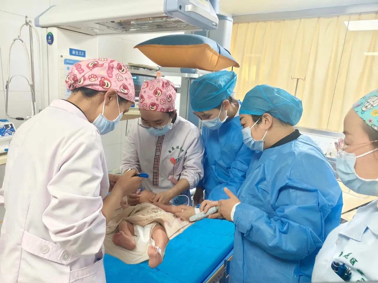 一根细导管，开辟脆弱早产儿救治 “生命线” 