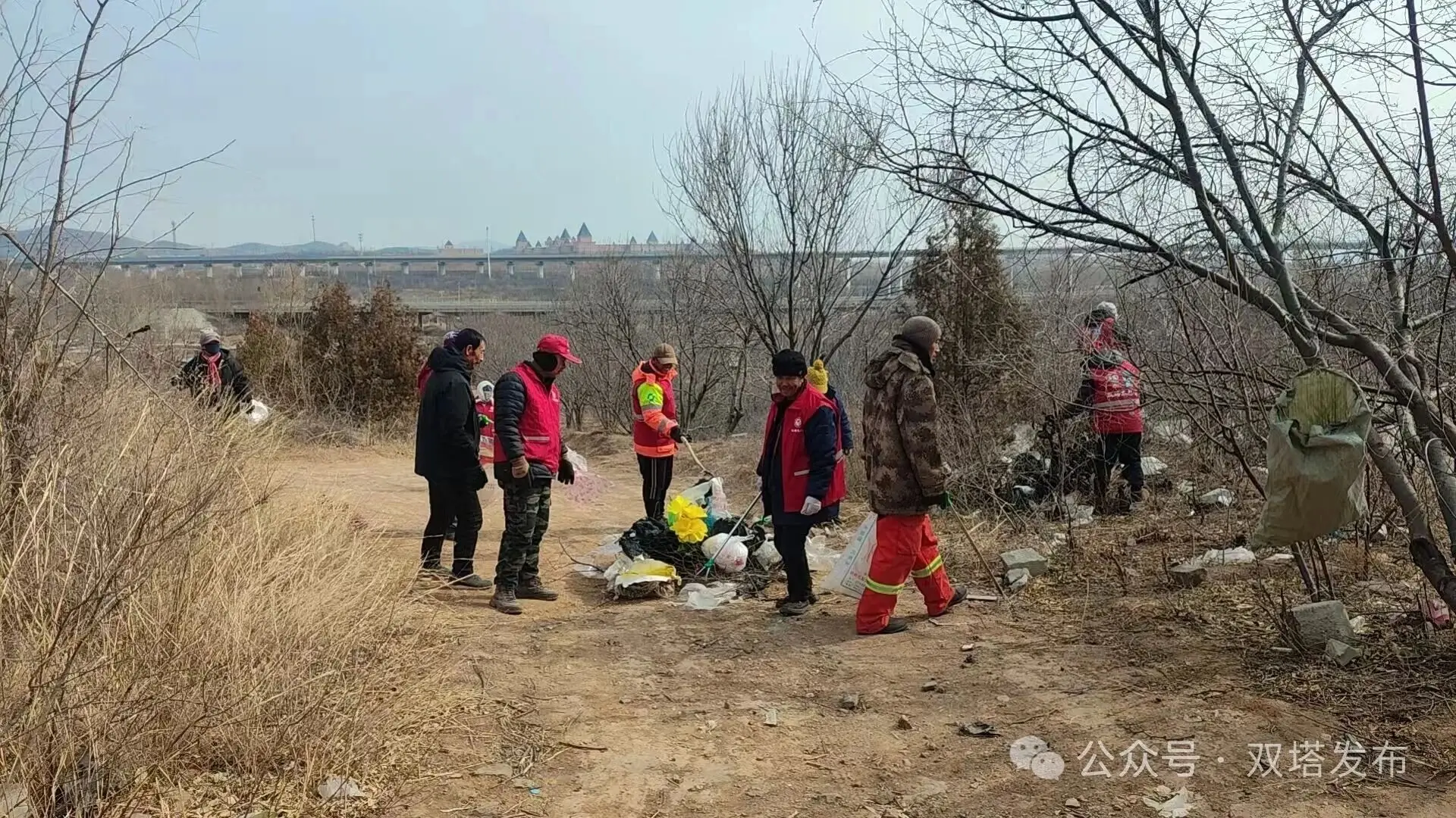 双塔区他拉皋镇：多点发力织密防火网 守好绿水青山生态线