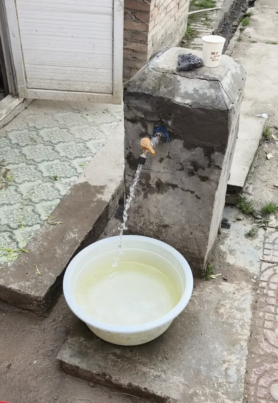 【小里帮忙】追踪|渭南程前村水质异常原因找到 村民自来水已清澈可正常使用 高新区城建局:龙背街道自来水饮水工程计划6月施工