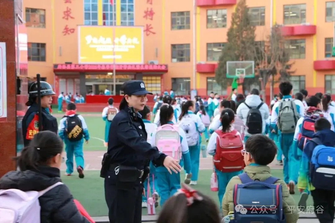 府谷公安多维发力筑牢校园安全屏障