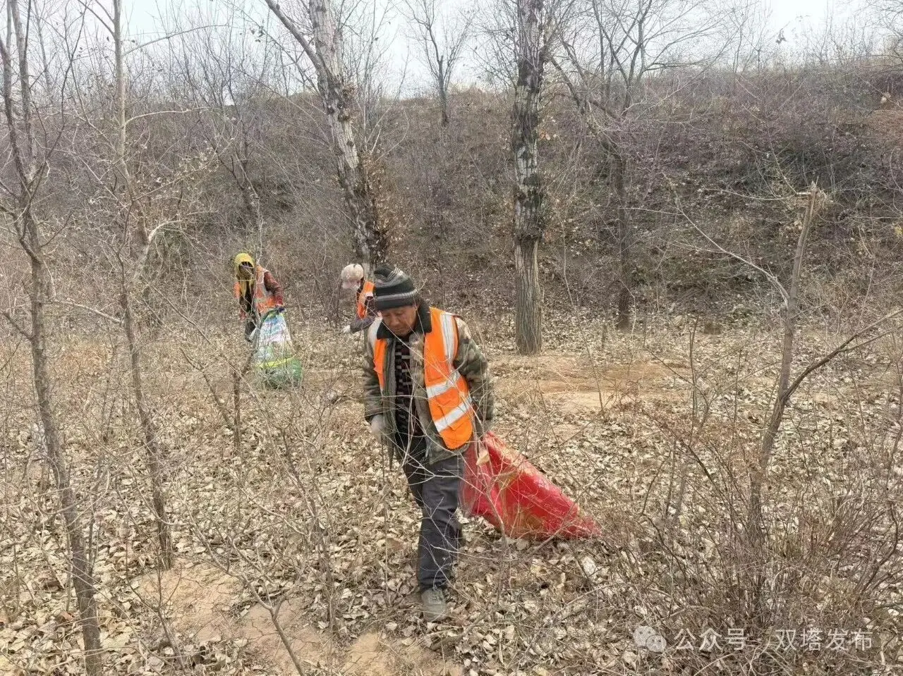 双塔区桃花吐镇下洼村：“公益岗+专业队”双向发力 筑牢山林防火屏障