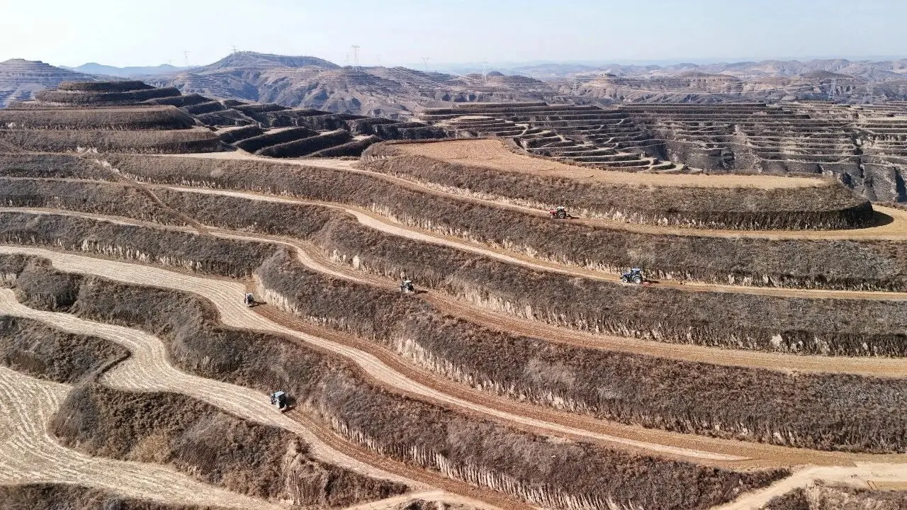 绥德：农机社会化服务为春耕生产按下“快进键”