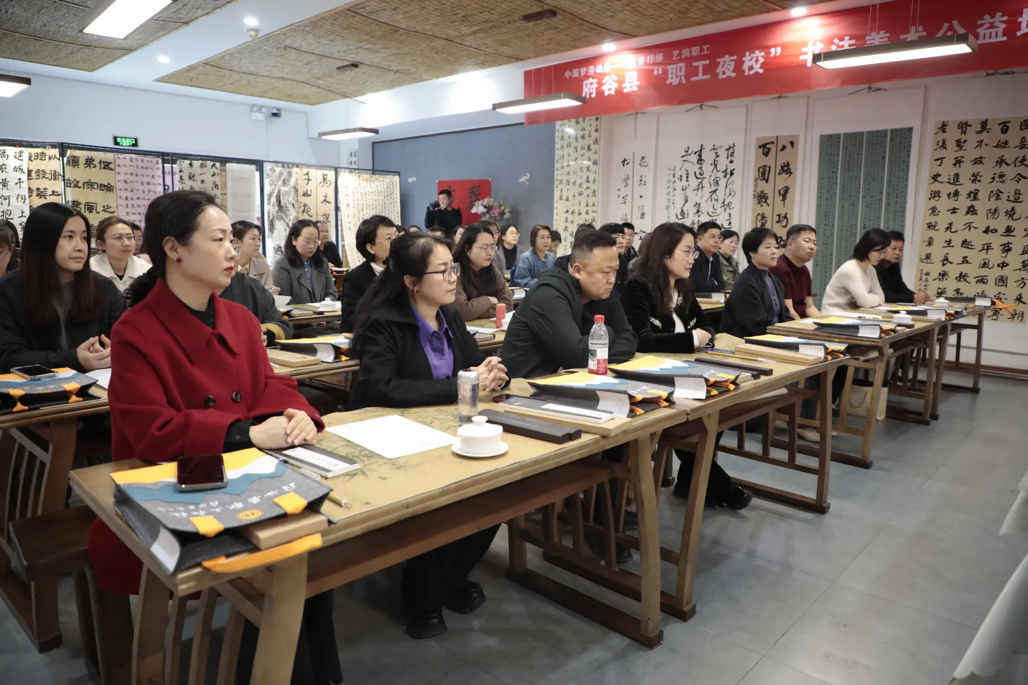 笔墨抒怀 艺润职工！ 府谷县“职工夜校”书法美术公益培训班开班