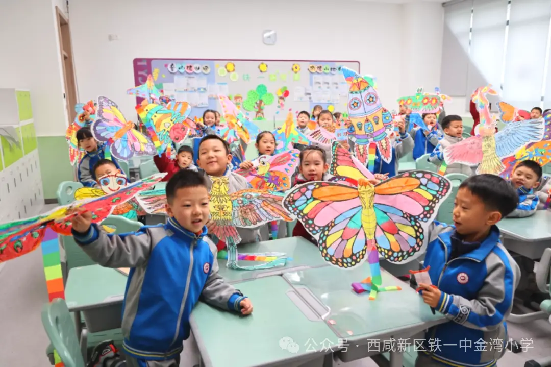春风拂金湾，纸鸢舞蓝天！