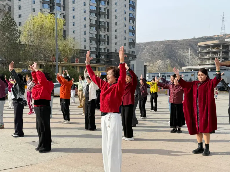 神木滨河新区街道：公益健身小课堂 健康生活大舞台