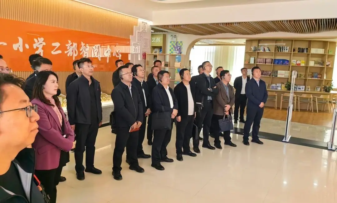 交流借鉴拓思路  携手共进促育人——府谷县教育考察团赴东胜区考察学习