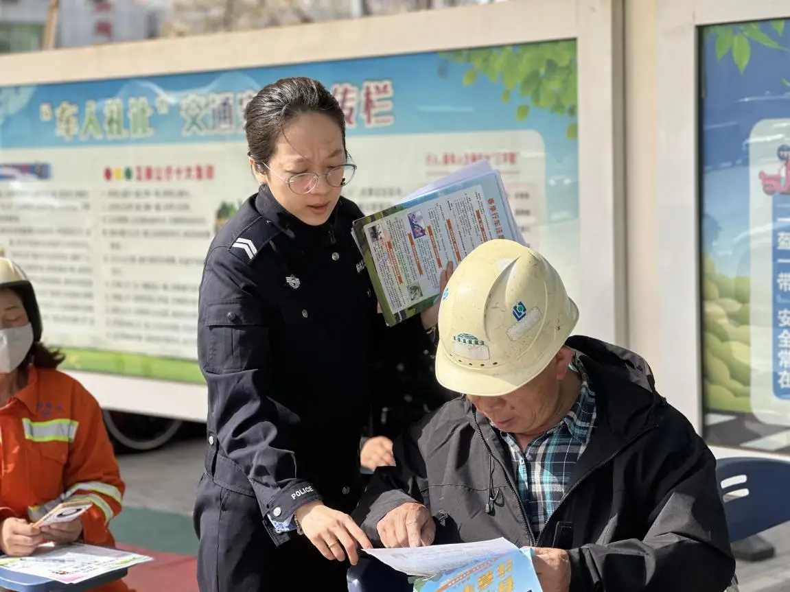 街头开设“马路学堂” 文明交通“声”入人心