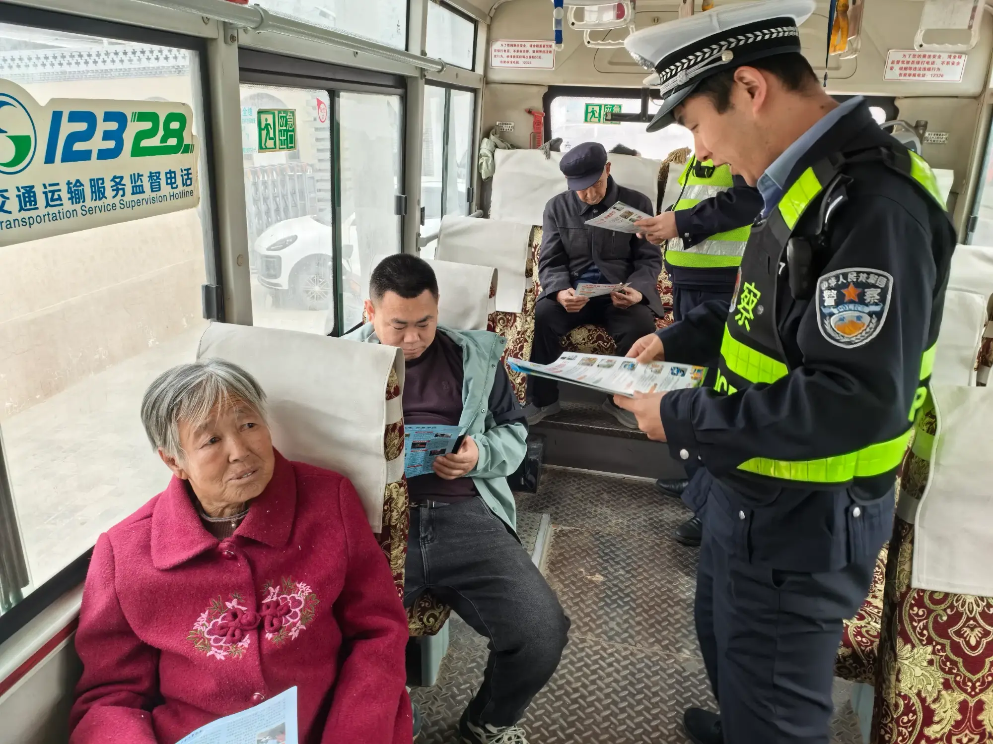 靖边：“马路学堂”筑牢道路交通安全防线