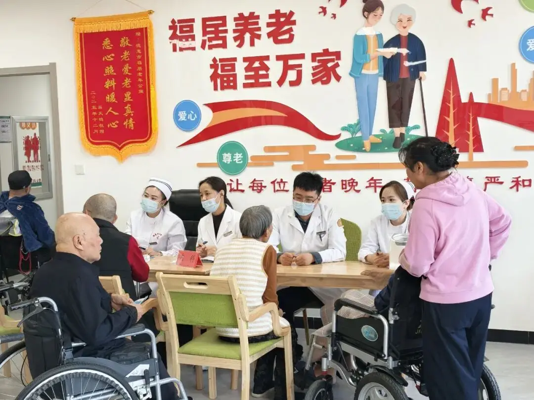 情暖夕阳送健康爱心义诊暖人心——  德惠市民政局联合德惠市中医院开展公益义诊活动