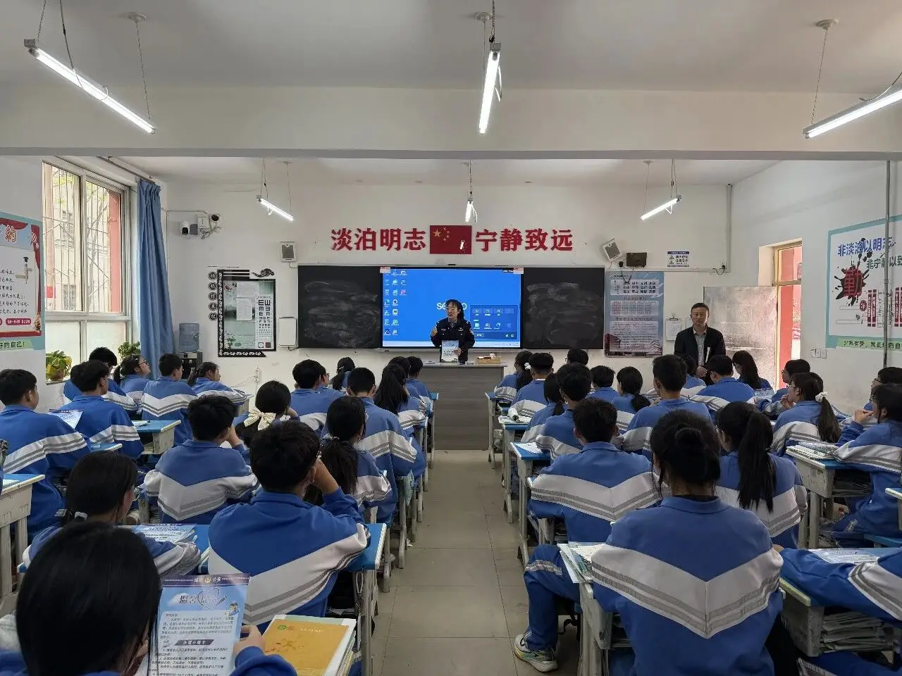 靖边户籍服务进课堂 贴心护航成长路