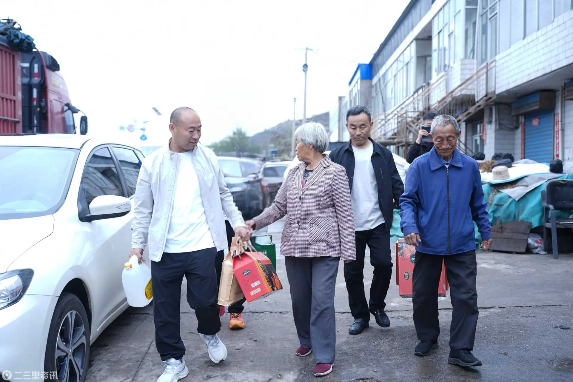 迟到42年的团圆！第一书记助力圆梦 千里游子归乡认亲