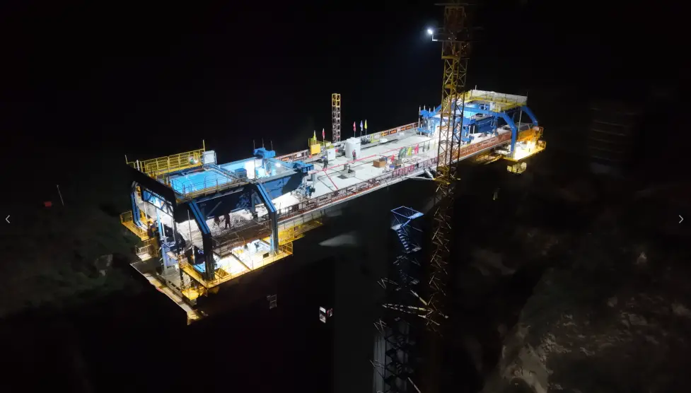 鏖战黄土高原！延榆高铁十一标段攻坚克难冲刺建设新进度