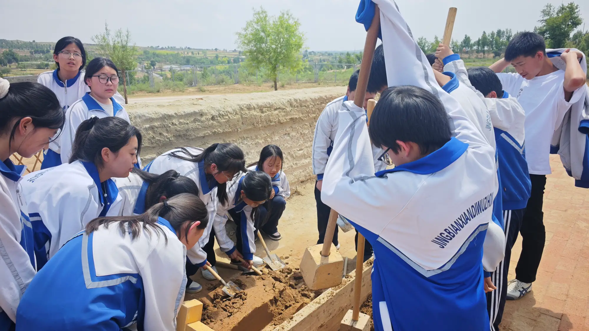 靖边县第五中学：触摸千年史迹 厚植家国情怀