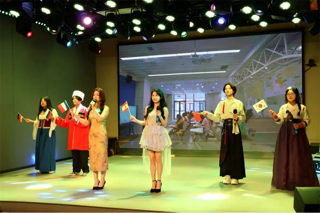西安翻译学院第五届多语种文化艺术节开幕 以语言之美树文化自信