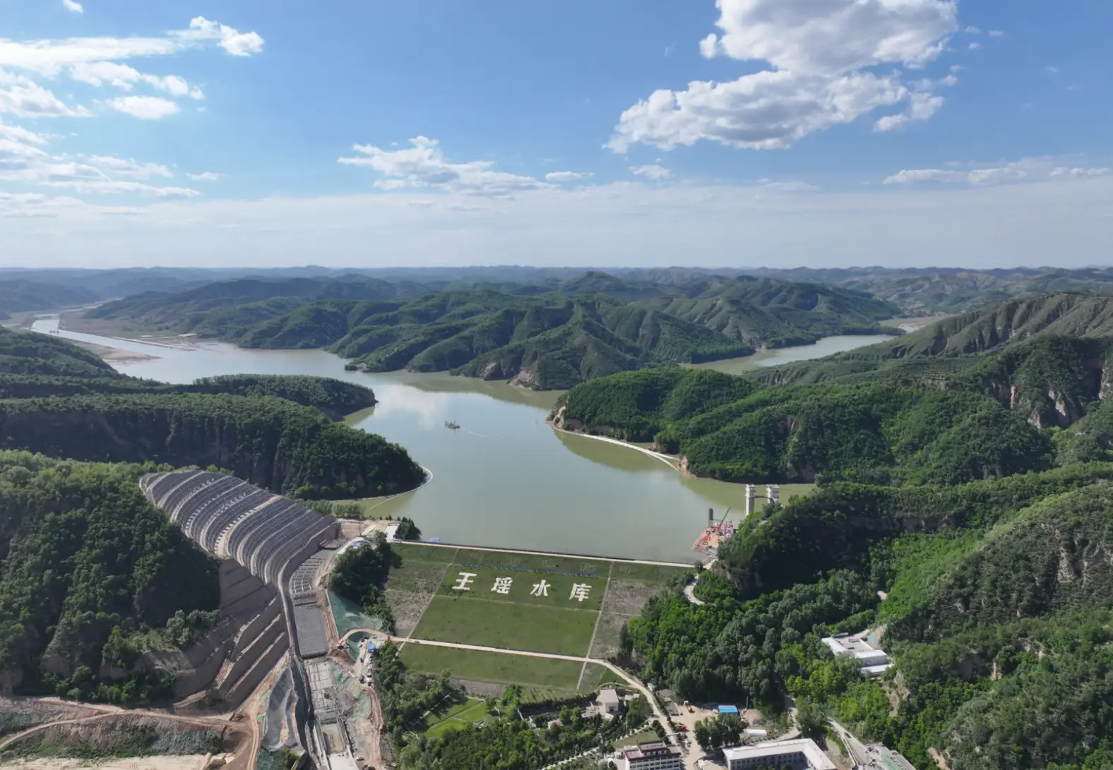 西北首艘重型双泵绞吸式挖泥船吉水 王瑶水库清淤扩容提速