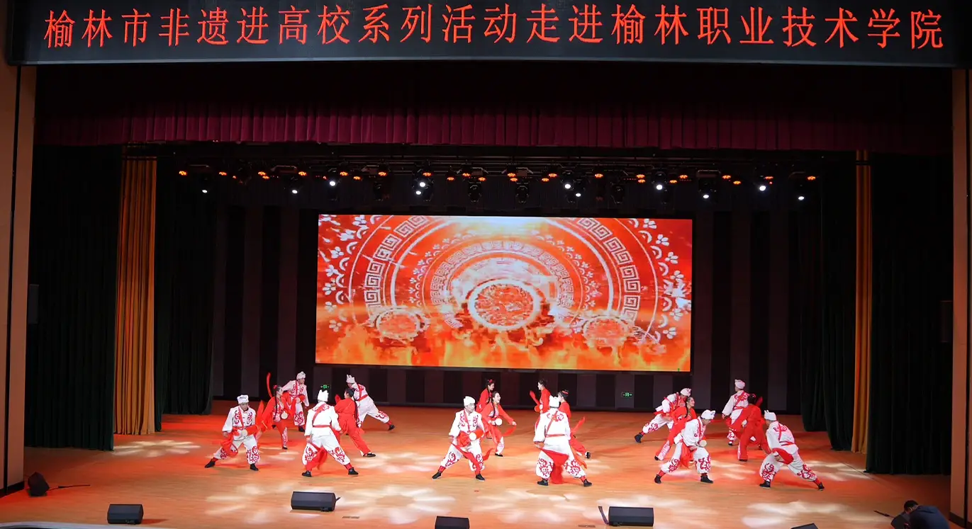 赏民俗品美食看展演 非遗盛宴嗨翻校园