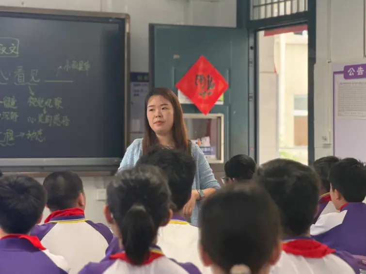 严厉是底线，温柔是偏爱！ 何玉婷：刚柔并济，做学生的青春第一主理人