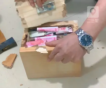 高考后男生拿出自己的存钱箱! 整整6年的零花钱一分都没有乱花 网友：会存钱才是行走社会隐藏技能！