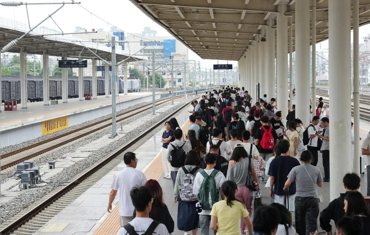 汉中车务段启动端午小长假运输，预计发送旅客23.8万人次