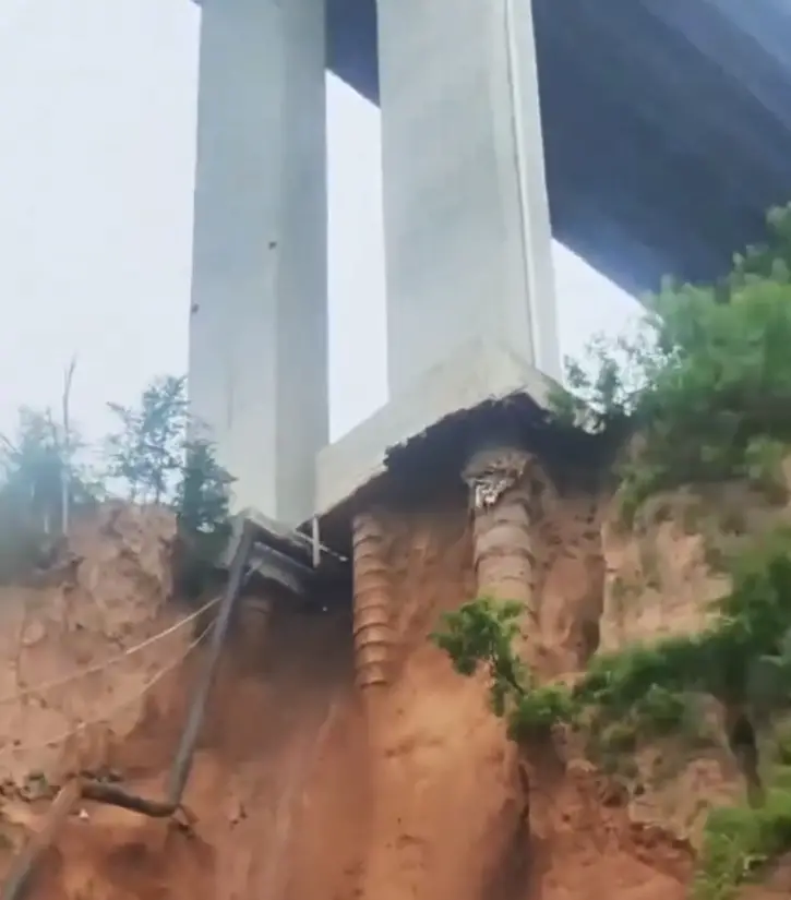 三门峡一大桥桩基外露引安全质疑，管理公司及交通运输局均称不影响安全，河南省交通事业发展中心：已去核查