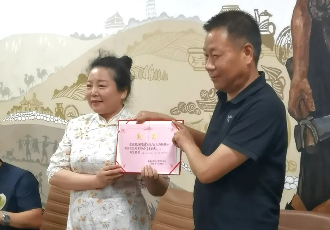 杨凌工艺美术协会二届一次会员大会召开 周宜桦当选会长