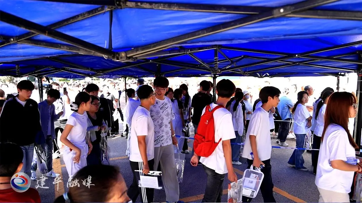 中考开始，建平县7000名考生提笔逐梦