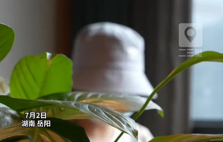 六旬男子猥亵8岁女童被判1年3个月 ，法院一审未通知监护人 ，单亲妈妈接到判决书崩溃：为何不通知我？量刑太轻！