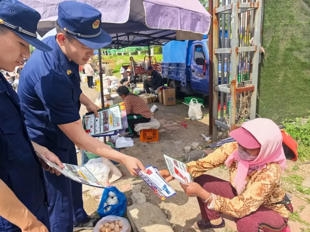 朝阳消防“赶大集” 筑牢市井烟火安全防线