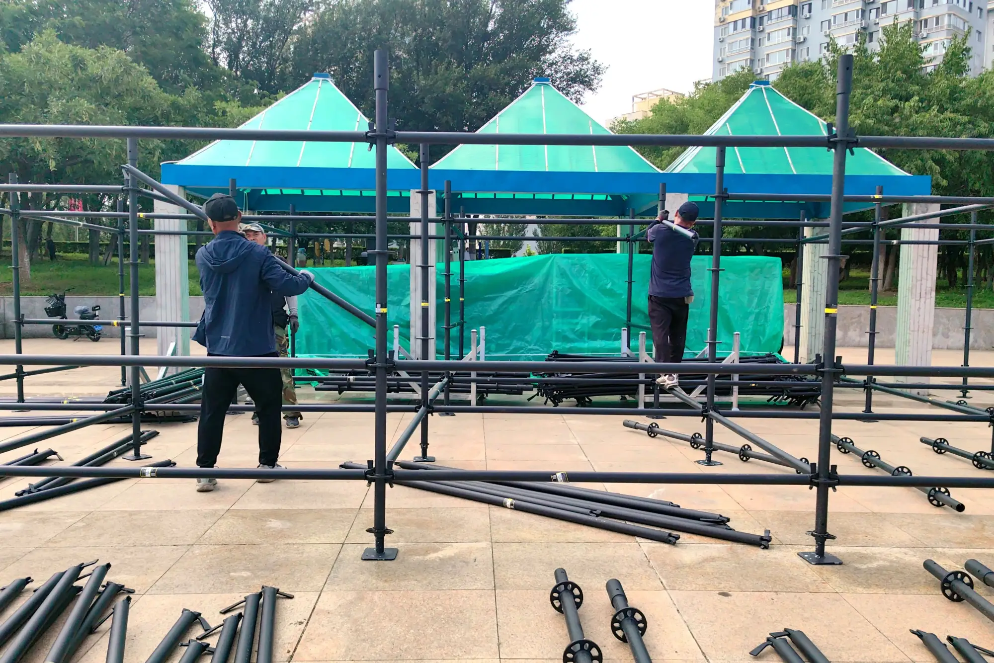 “东北超”万人广场第二现场迁至双拥广场 升级改造工程全力推进