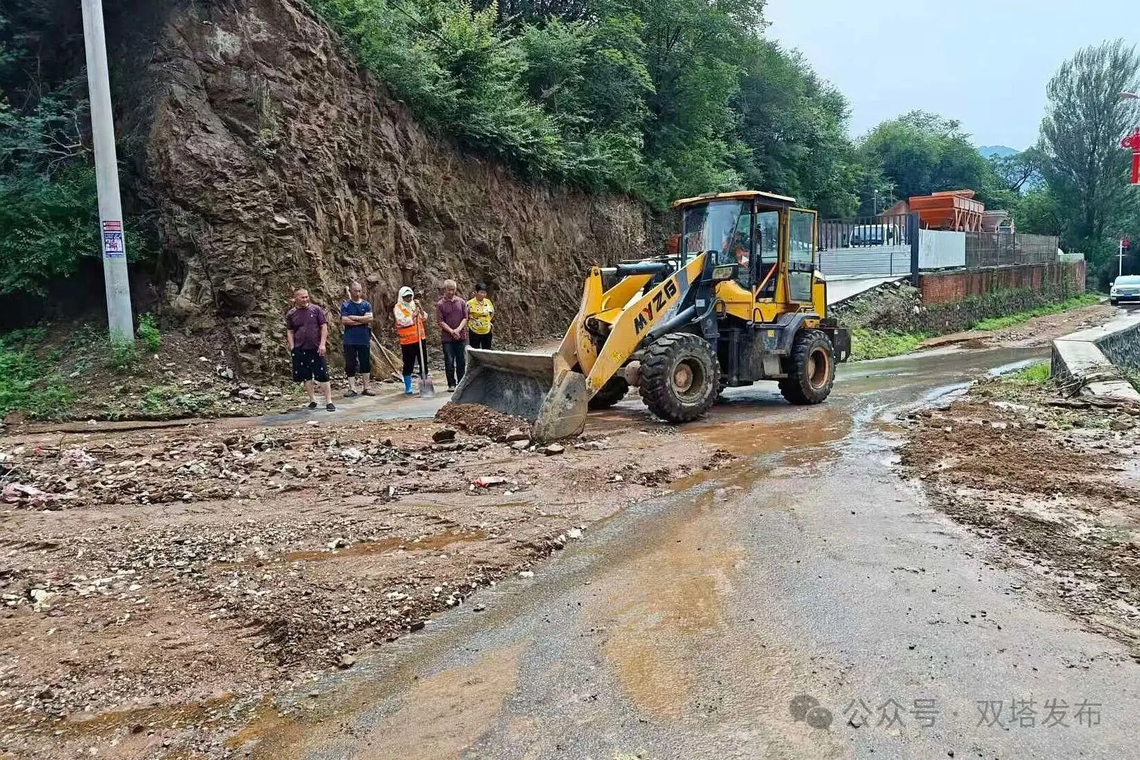 闻"汛"而动 向险而行 双塔区交通运输局全力筑牢农村公路防汛安全屏障
