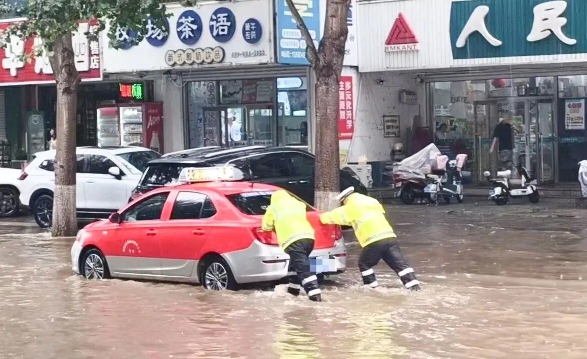 朝阳 风雨不曾温柔，但他们可以
