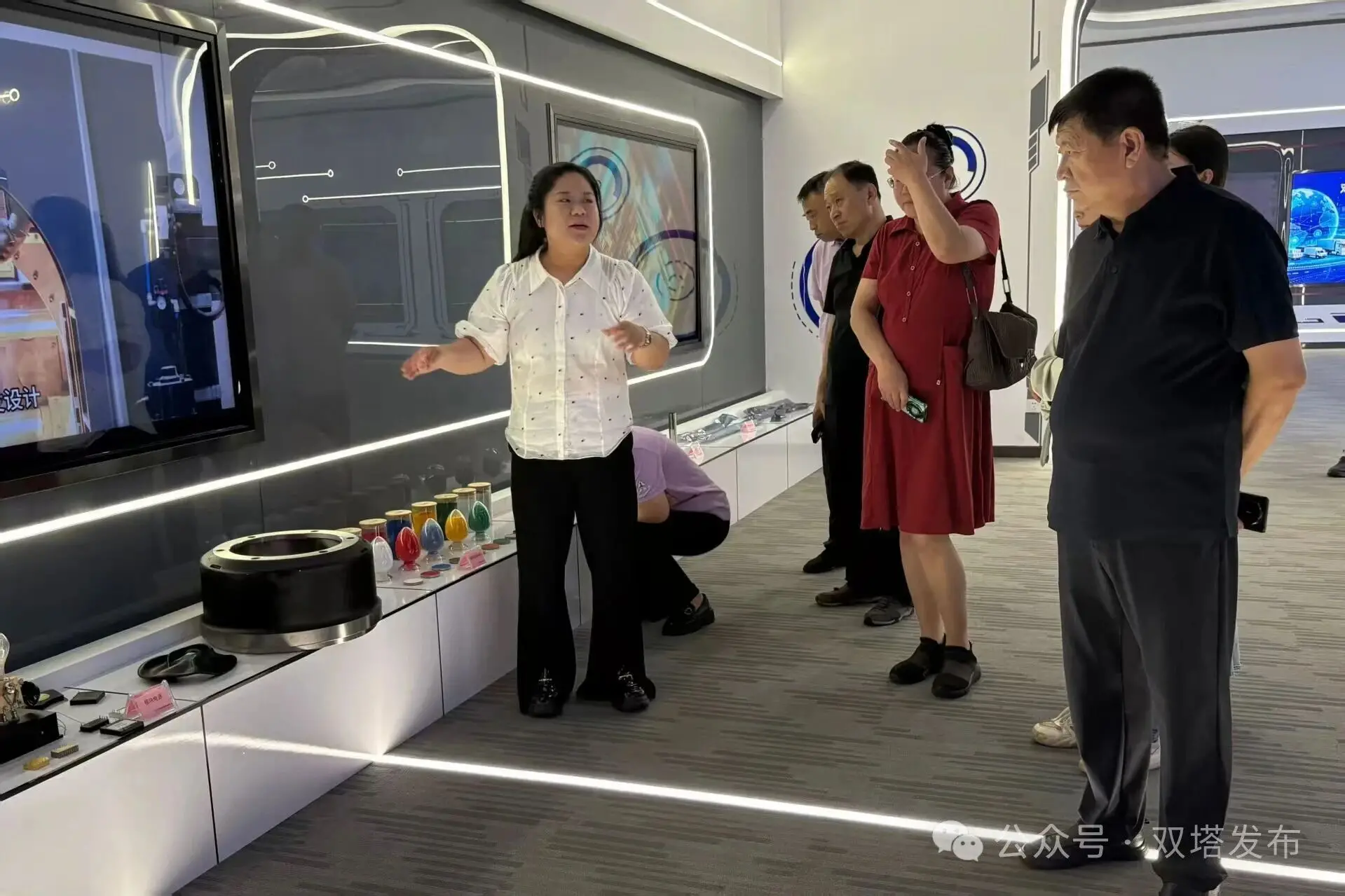 精准赋能助企出海 全域转型激活动能 双塔区多部门联合开展全产业跨境电商观摩宣讲活动