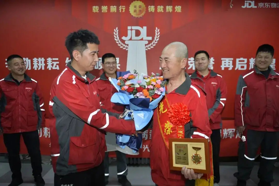 年投入超百亿为全职骑手快递小哥等缴纳五险一金，京东打造投入最大、覆盖最广、保障最全、成长最好的一线员工福利体系