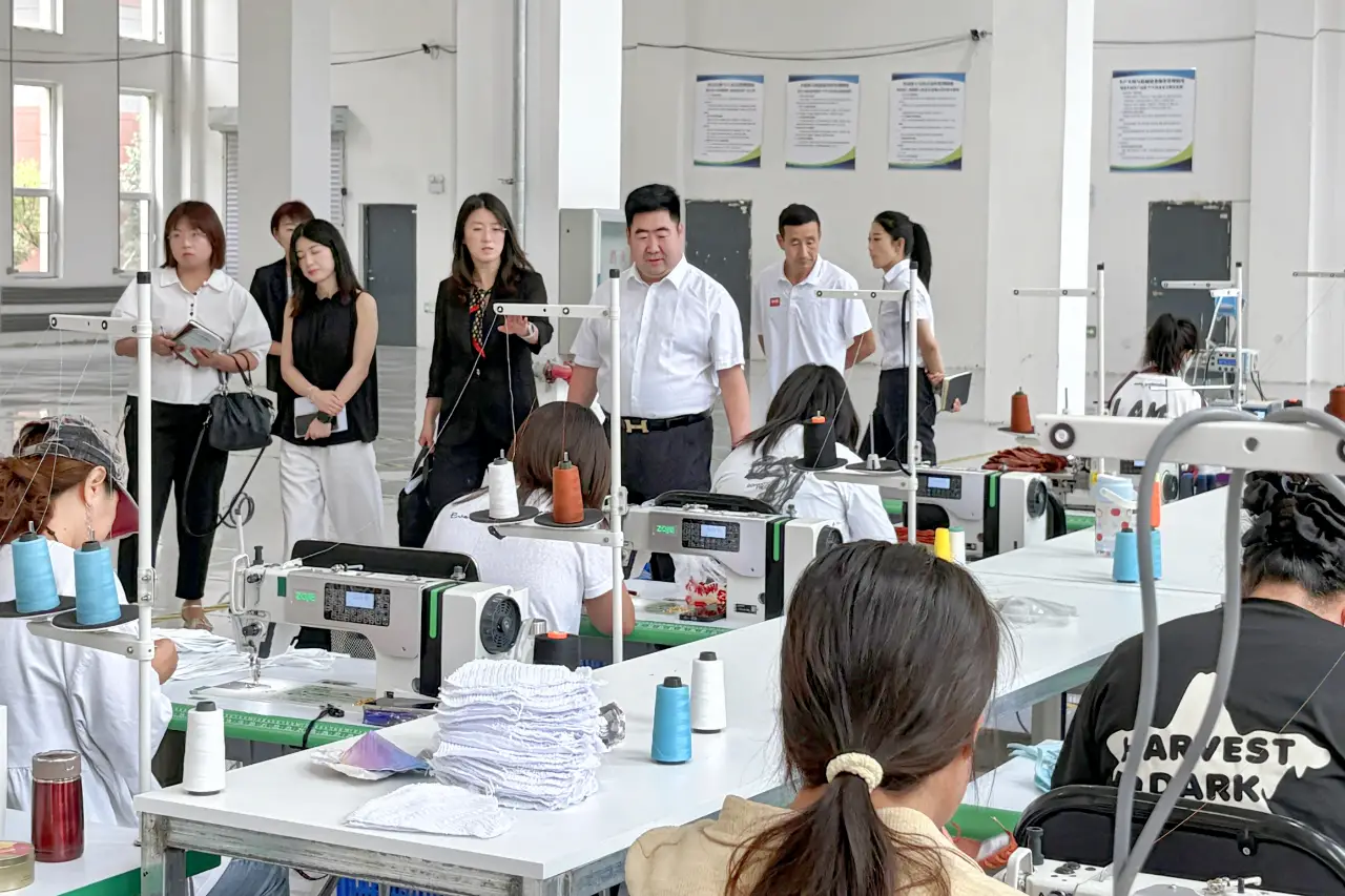 朝阳县招商引资服务中心到凌源市跨境电商产业园开展交流学习