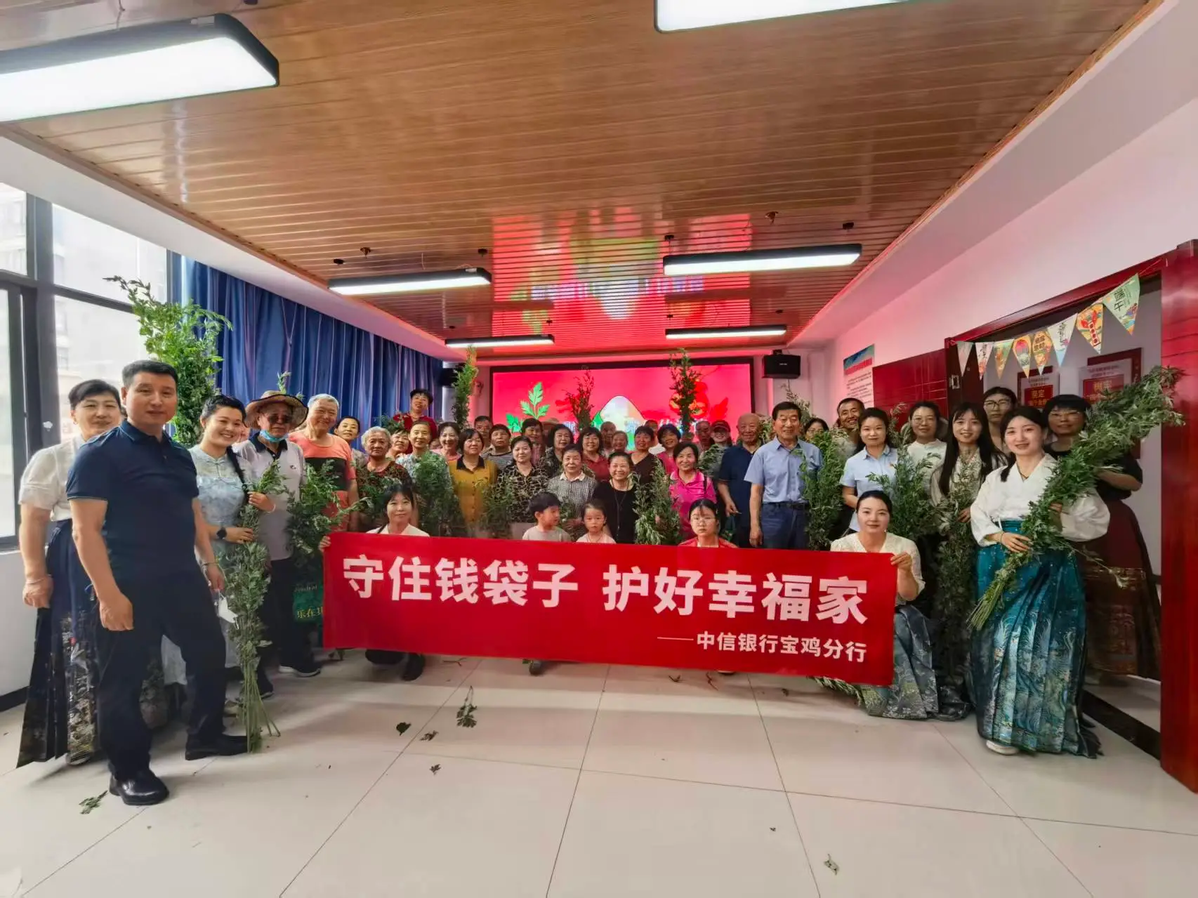 粽香端午暖民心 金融服务进社区｜中信银行宝鸡分行开展端午为民办实事系列活动