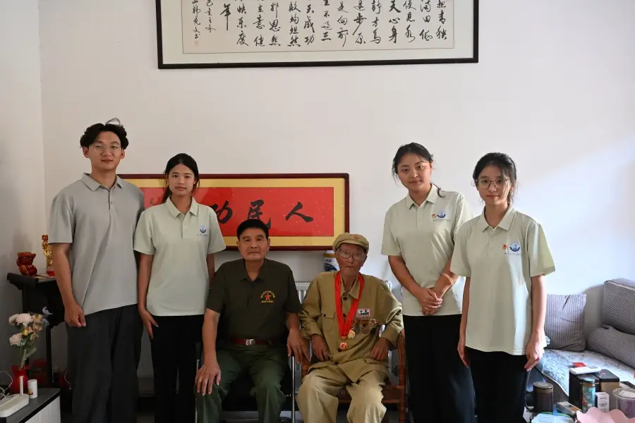 华清学子寻访周至老兵！聆听藏在乡野的烽火岁月与家国担当