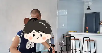 “很迷茫，不知道该何去何从”， 单亲父亲带孤独症儿子骑行入藏，曾和儿子做同桌陪读
