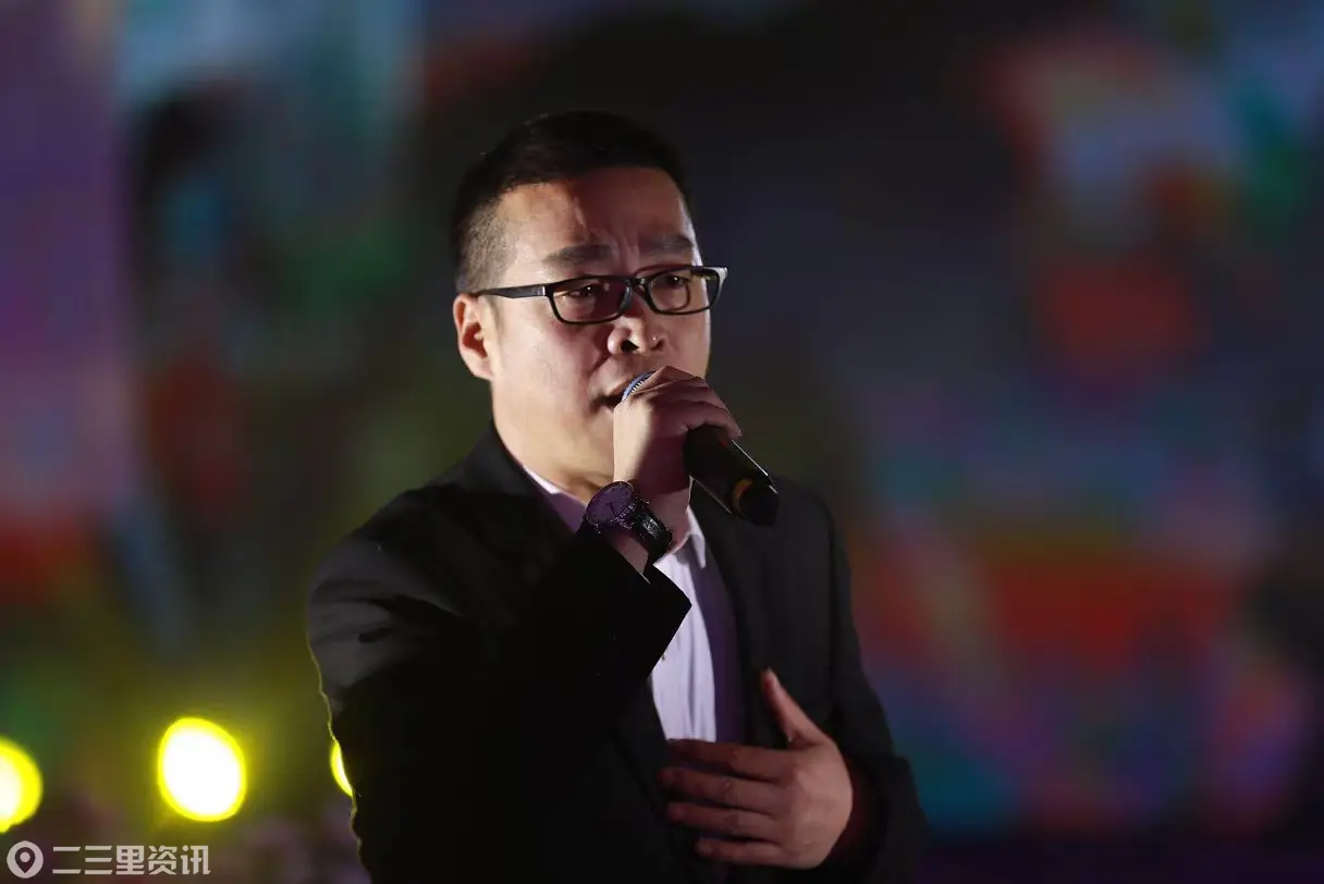 用歌声传递大爱 渭南籍歌手陈汉：从叛逆少年到公益音乐人