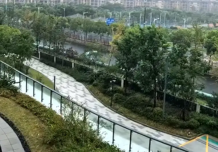 中央气象台发布台风红色预警 台风将登陆浙闽沿海 多地遭遇强风雨