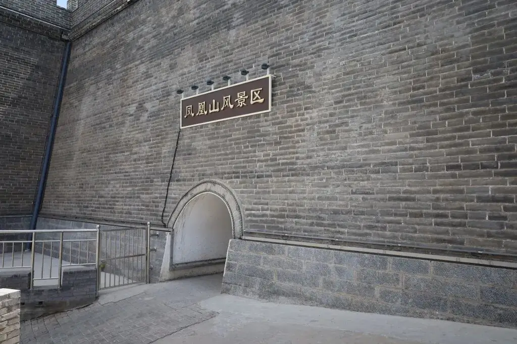 别再干“拆真建假”这样的蠢事，山西中阳一段明代古城墙被拆改，墙砖被“按废弃物倾倒了”