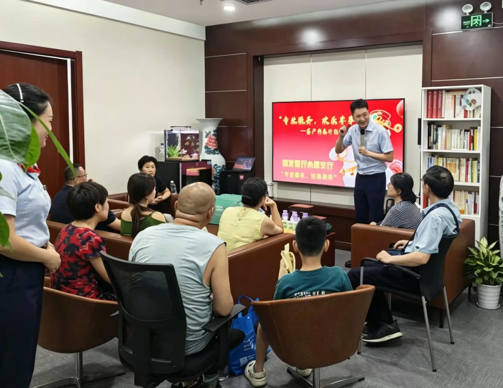 浦发银行小寨支行开展“7·8全国保险公众宣传日”理性投保主题宣教活动