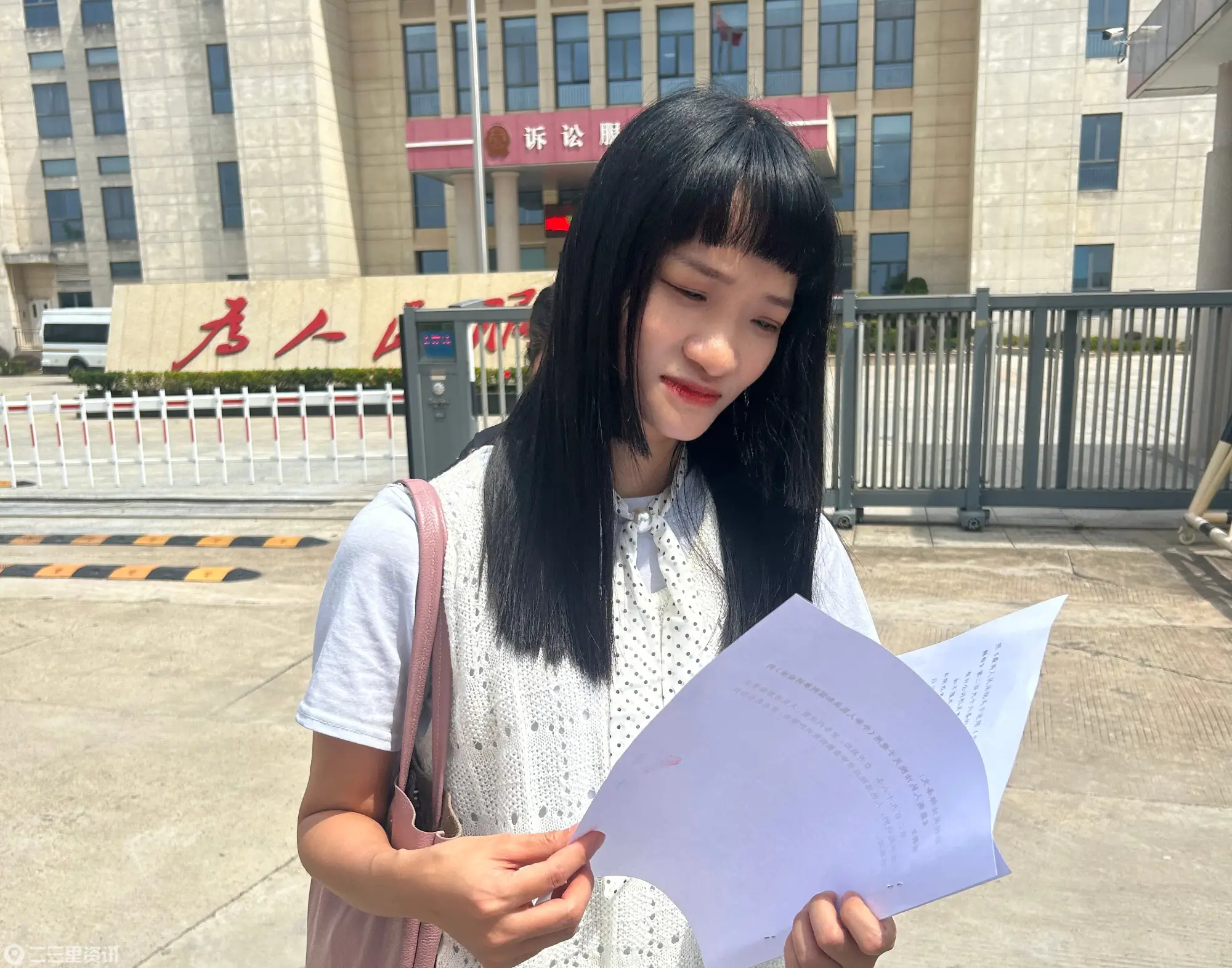 两度有罪判决、两度发回重审，广东惠州女子608天错误羁押终获无罪，她能等来法院的一纸正式道歉吗？