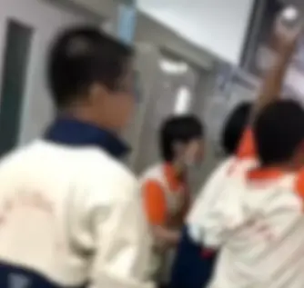 辽宁东戴河志臻学校多名学生疑似食物中毒 当地教育、市场监管、疾控人员连夜赶赴现场