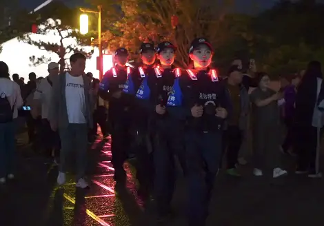 古塔迎双节 警护万家安——沈阳皇姑公安倾情护航塔湾历史文化公园游园会