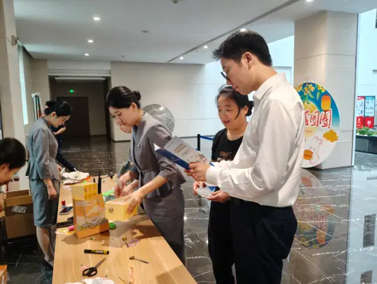 识假防币进园区 金融护航促发展——长安银行营业部走进高科智慧园开展反假货币宣传