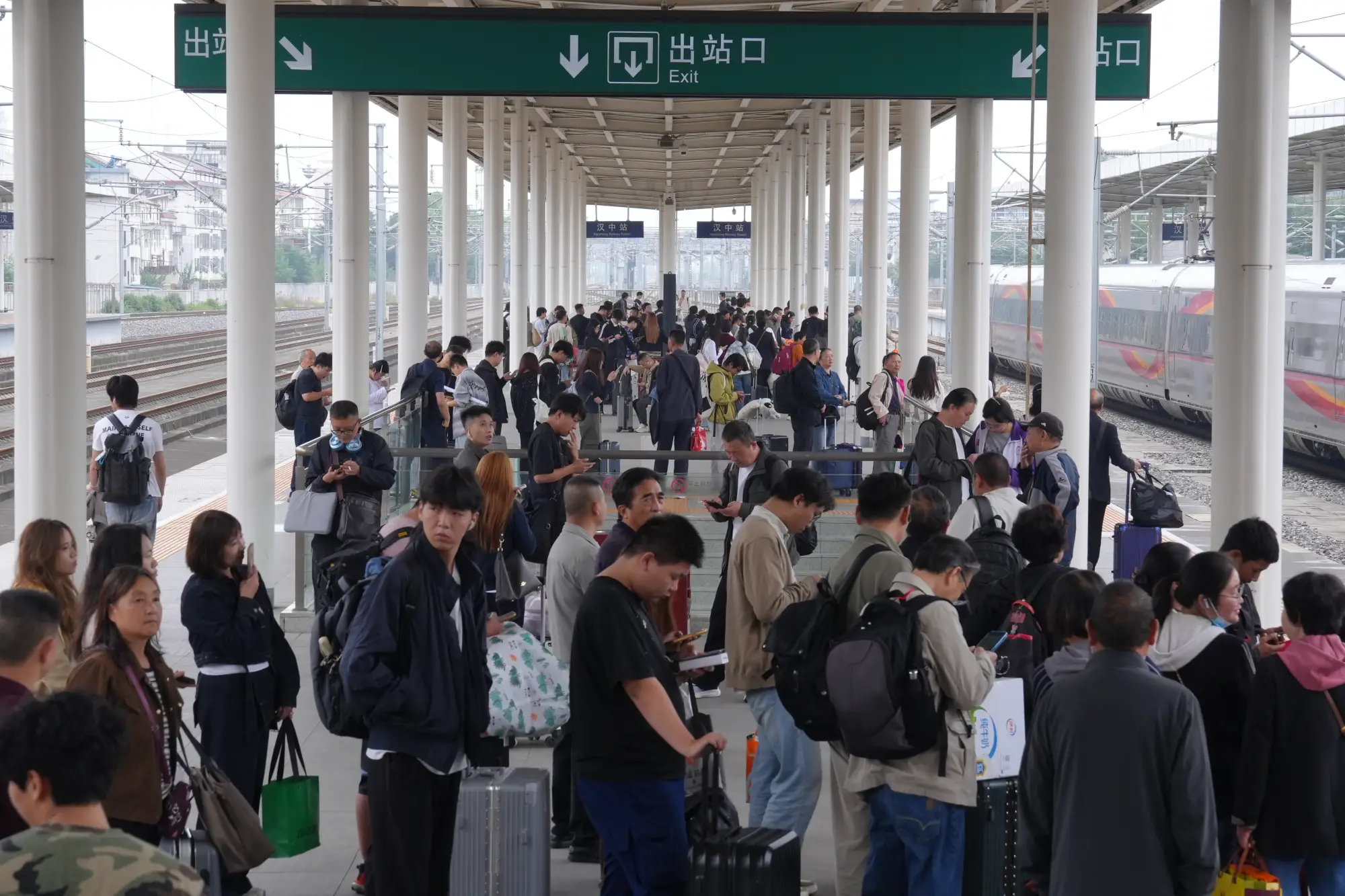 汉中车务段2026年中秋国庆假期运输收官，累计发送旅客78.8万人次